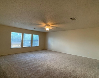 1102 Comfort St - Photo Thumbnail 12