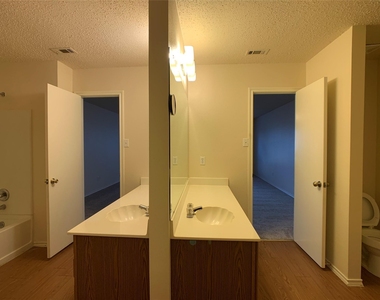 1102 Comfort St - Photo Thumbnail 13