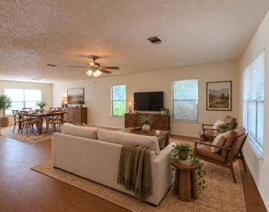 1102 Comfort St - Photo Thumbnail 2