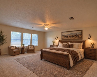 1102 Comfort St - Photo Thumbnail 5