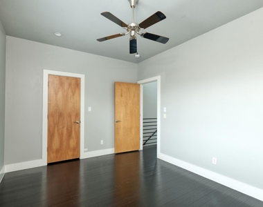 3000 Speedway St - Photo Thumbnail 8