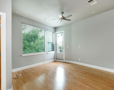 3000 Speedway St - Photo Thumbnail 3