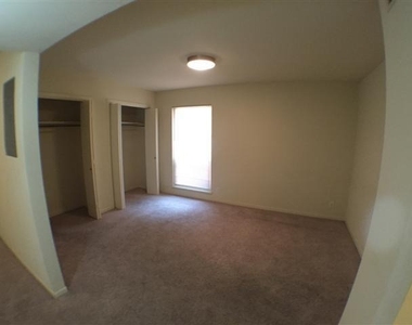 2800 Cole St - Photo Thumbnail 1