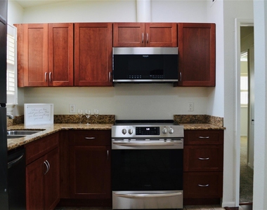 2800 Cole St - Photo Thumbnail 1