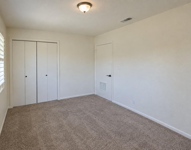 2800 Cole St - Photo Thumbnail 2