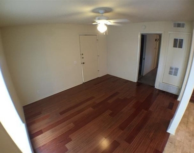 2800 Cole St - Photo Thumbnail 4