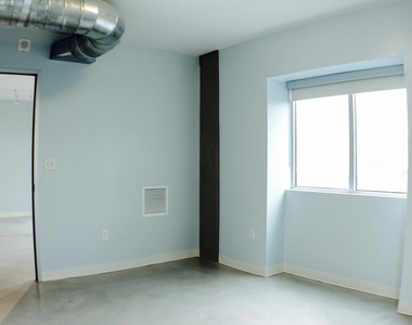 800 Brazos St - Photo Thumbnail 8