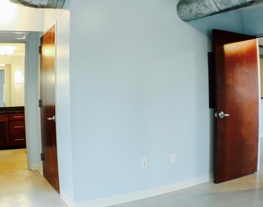 800 Brazos St - Photo Thumbnail 9