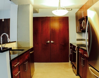 800 Brazos St - Photo Thumbnail 4