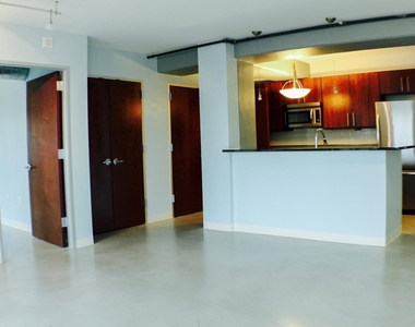 800 Brazos St - Photo Thumbnail 6