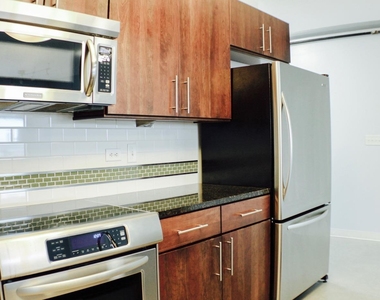 800 Brazos St - Photo Thumbnail 5
