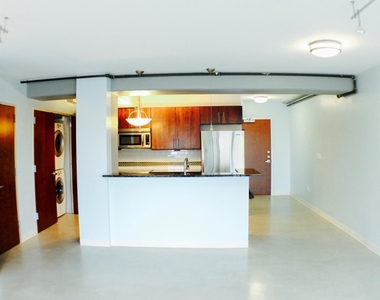 800 Brazos St - Photo Thumbnail 3