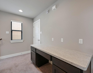 2021 Carlson Dr - Photo Thumbnail 14