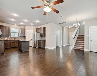2021 Carlson Dr - Photo Thumbnail 6