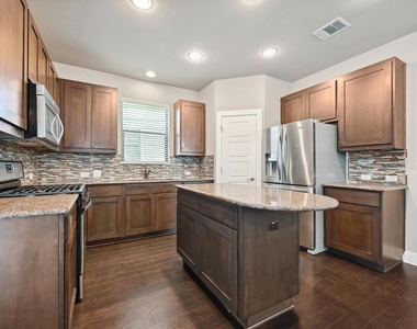 2021 Carlson Dr - Photo Thumbnail 10