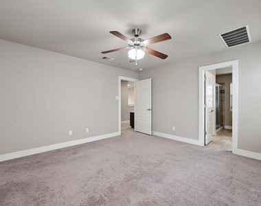 2021 Carlson Dr - Photo Thumbnail 17