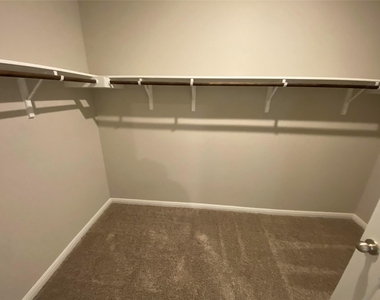 912 Main St - Photo Thumbnail 13