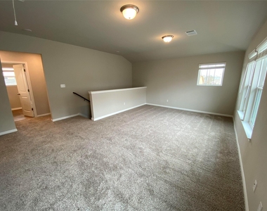 912 Main St - Photo Thumbnail 18