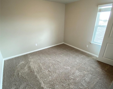 912 Main St - Photo Thumbnail 22