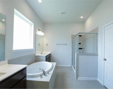 135 Horseshoe Cv - Photo Thumbnail 28