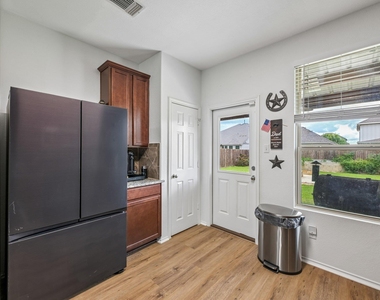 216 La Dera Drive - Photo Thumbnail 6
