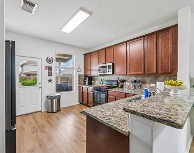 216 La Dera Drive - Photo Thumbnail 5