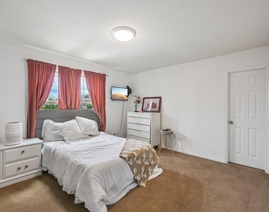 216 La Dera Drive - Photo Thumbnail 16