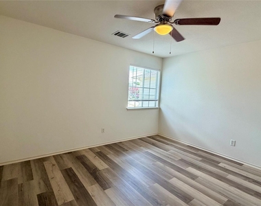 1005 Traci Michelle Dr - Photo Thumbnail 14