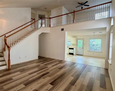 1005 Traci Michelle Dr - Photo Thumbnail 1