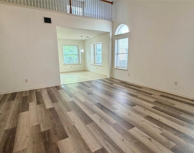 1005 Traci Michelle Dr - Photo Thumbnail 3