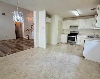 1005 Traci Michelle Dr - Photo Thumbnail 4