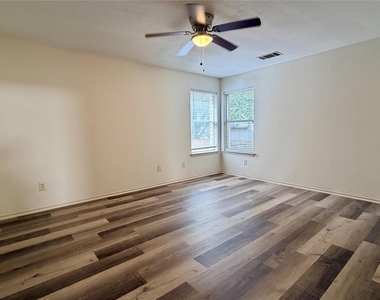 1005 Traci Michelle Dr - Photo Thumbnail 8