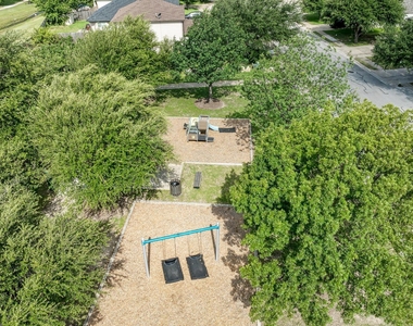 1201 Sheltie Ln - Photo Thumbnail 32