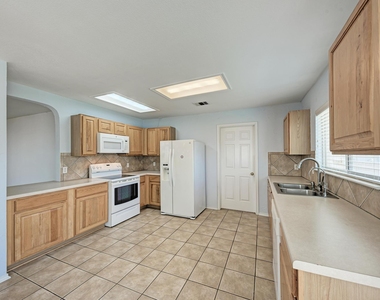 1201 Sheltie Ln - Photo Thumbnail 13