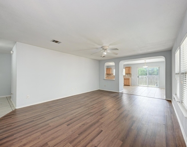 1201 Sheltie Ln - Photo Thumbnail 6