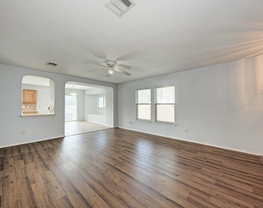 1201 Sheltie Ln - Photo Thumbnail 5