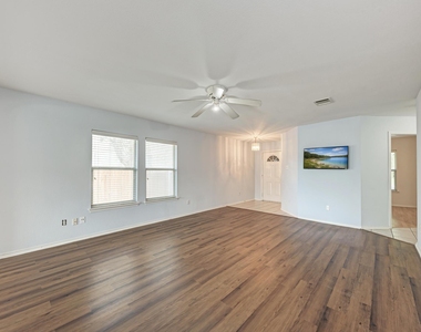 1201 Sheltie Ln - Photo Thumbnail 7