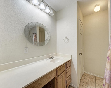 1201 Sheltie Ln - Photo Thumbnail 18