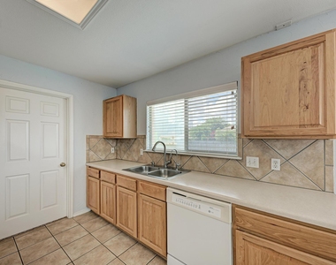 1201 Sheltie Ln - Photo Thumbnail 14