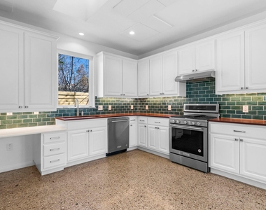 512 W Saint Johns Ave - Photo Thumbnail 5