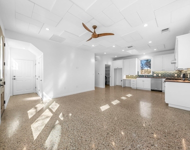 512 W Saint Johns Ave - Photo Thumbnail 3