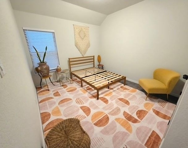 3833 Mercer Rd - Photo Thumbnail 7