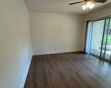 500 E Riverside Dr - Photo Thumbnail 2