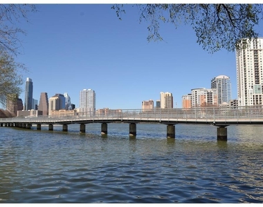 500 E Riverside Dr - Photo Thumbnail 11