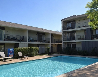 500 E Riverside Dr - Photo Thumbnail 10