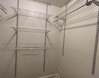 500 E Riverside Dr - Photo Thumbnail 7