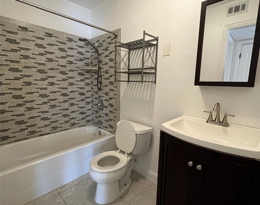 500 E Riverside Dr - Photo Thumbnail 6