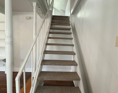 915 W 29th St - Photo Thumbnail 14