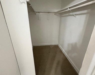 915 W 29th St - Photo Thumbnail 9