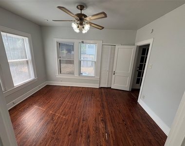 915 W 29th St - Photo Thumbnail 7